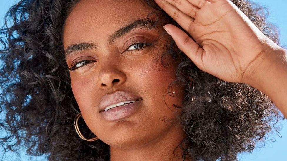 Choose Lightweight Base Makeup